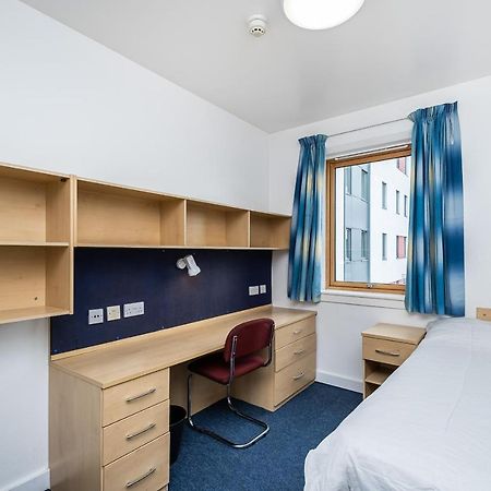1 Night Free Comfortable Ensuite Rooms, Gillingham - Sk Hoo Bagian luar foto