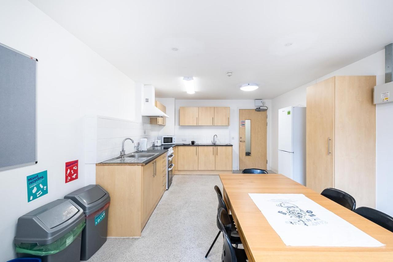 1 Night Free Comfortable Ensuite Rooms, Gillingham - Sk Hoo Bagian luar foto