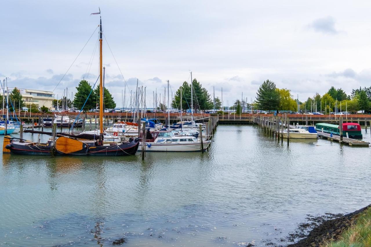 1 Night Free Comfortable Ensuite Rooms, Gillingham - Sk Hoo Bagian luar foto