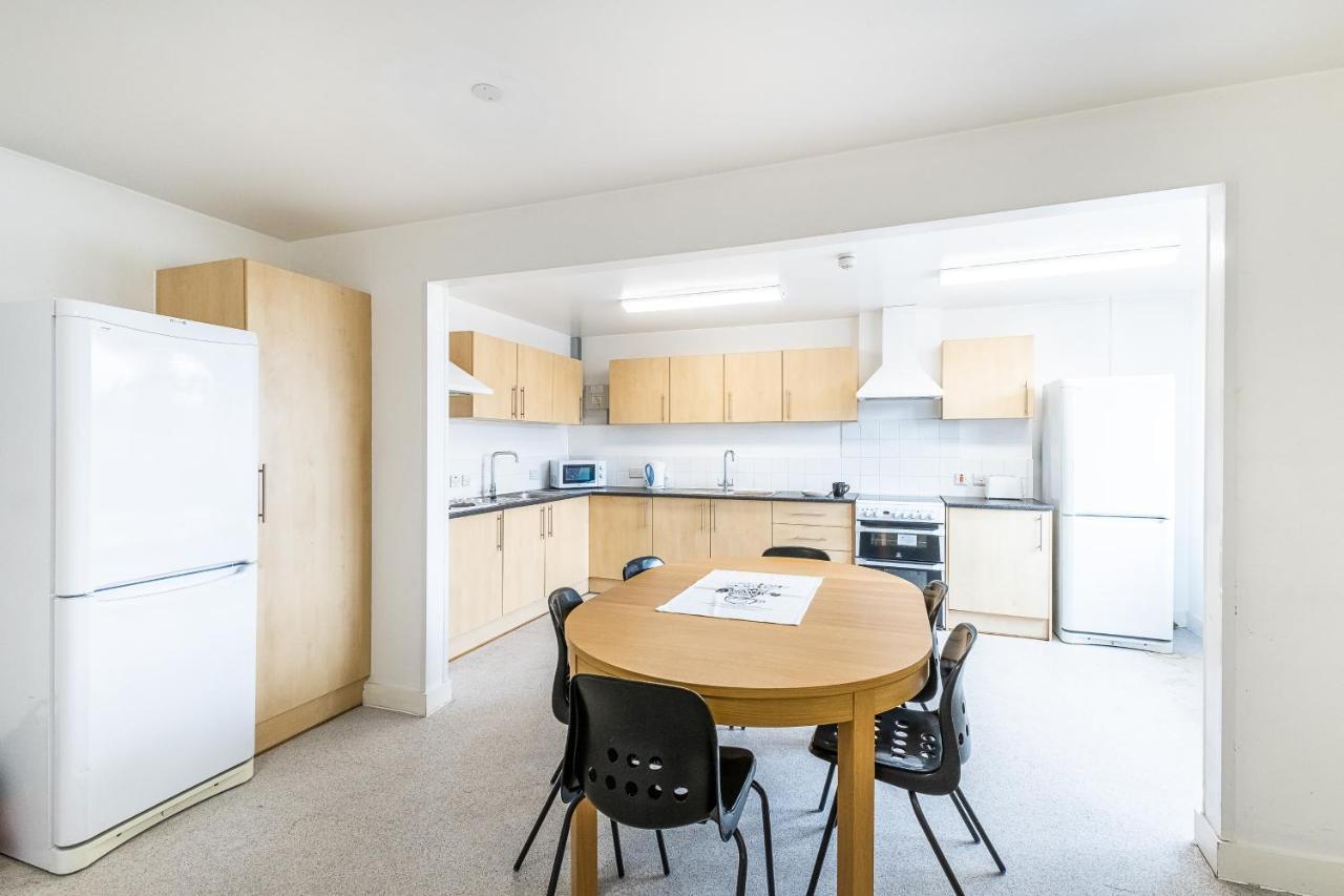 1 Night Free Comfortable Ensuite Rooms, Gillingham - Sk Hoo Bagian luar foto